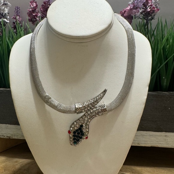 Chic Silver Snake Necklace with Black and Red Details - Picture 4 of 4